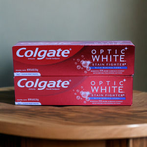 Colgate Optic White Stain Fighter Whitening Toothpaste 2 Pack, Clean Mint 6 0z